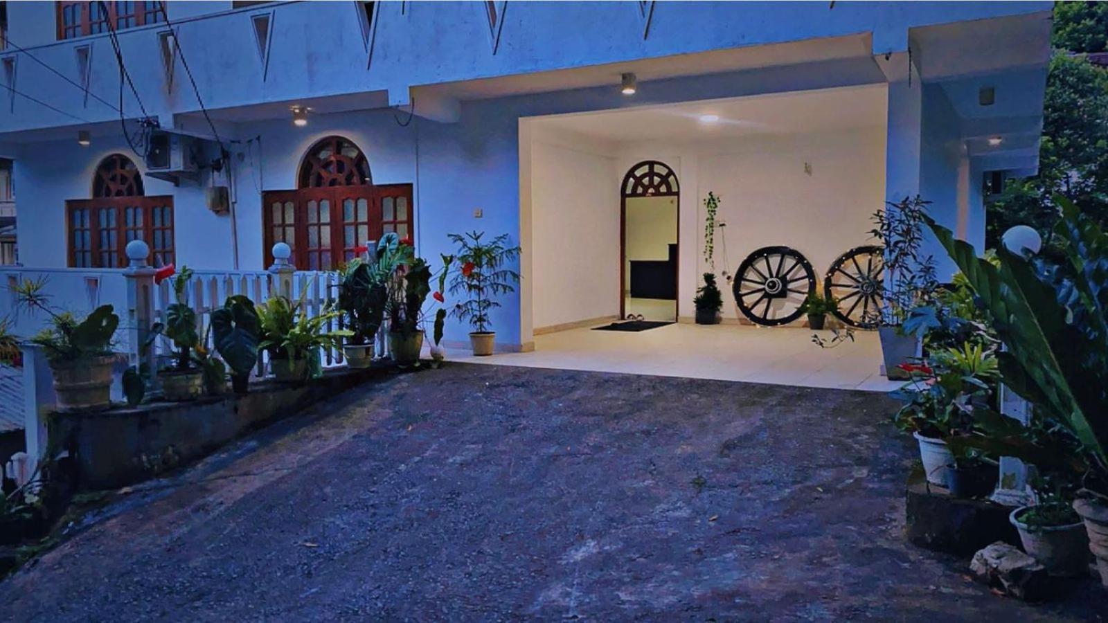 New Nethmi Villa Kandy Zewnętrze zdjęcie