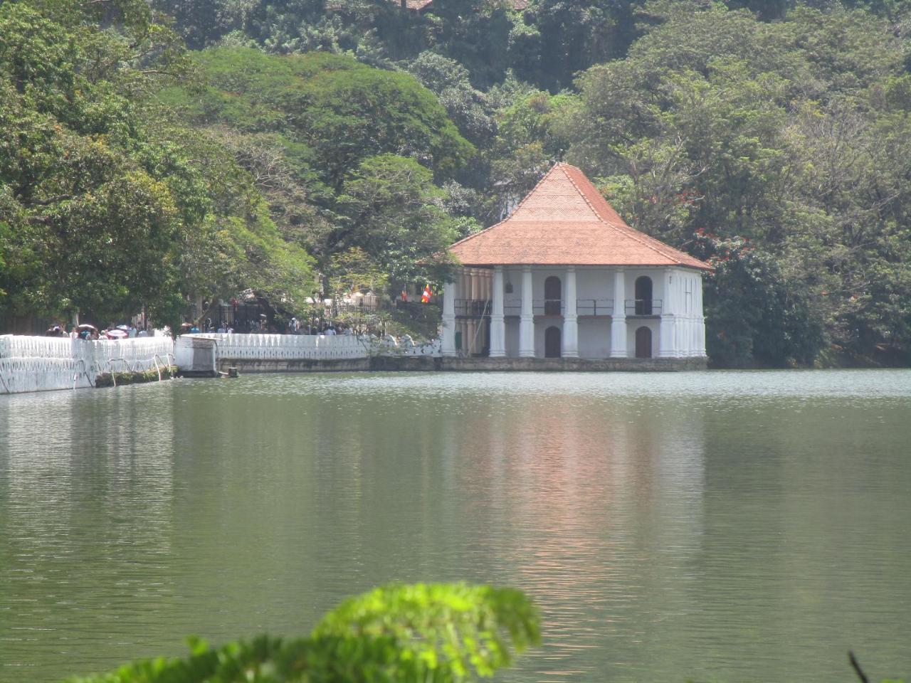 New Nethmi Villa Kandy Zewnętrze zdjęcie